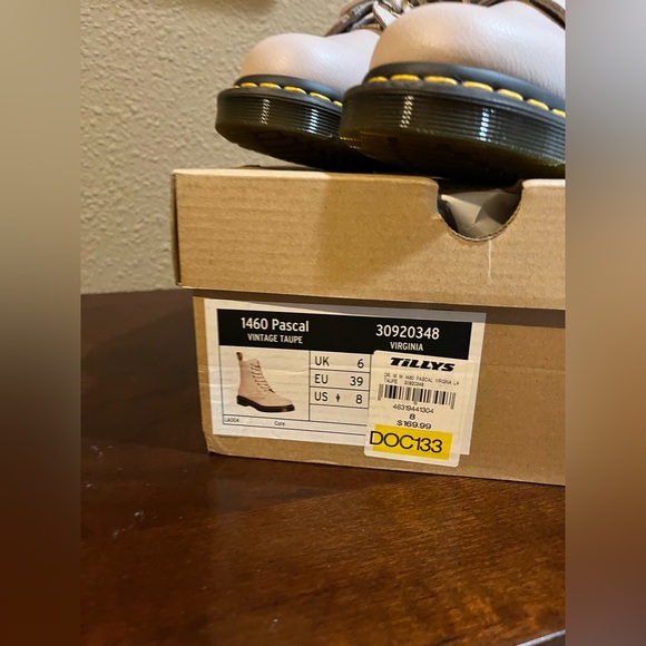 Brand new Dr. Martens 1460 Pascal vintage taupe US 8 - Picture 5 of 5